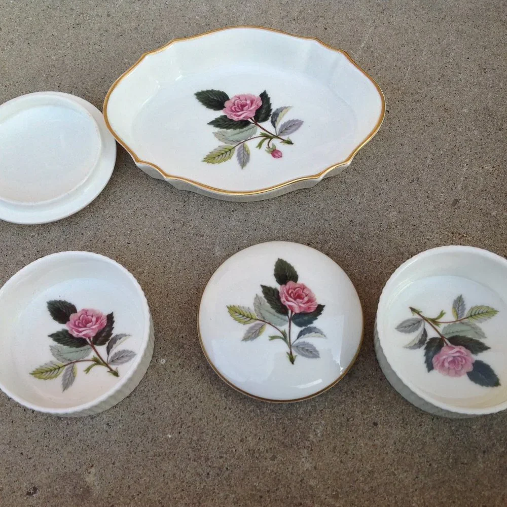 Wedgwood Bone China 3x Vanity Storage Hathaway Rose Pattern